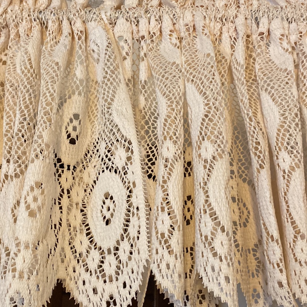 Pair cream lace curtains swag sides 64” x38” 2 valances 54”x 16” - Picture 3 of 6
